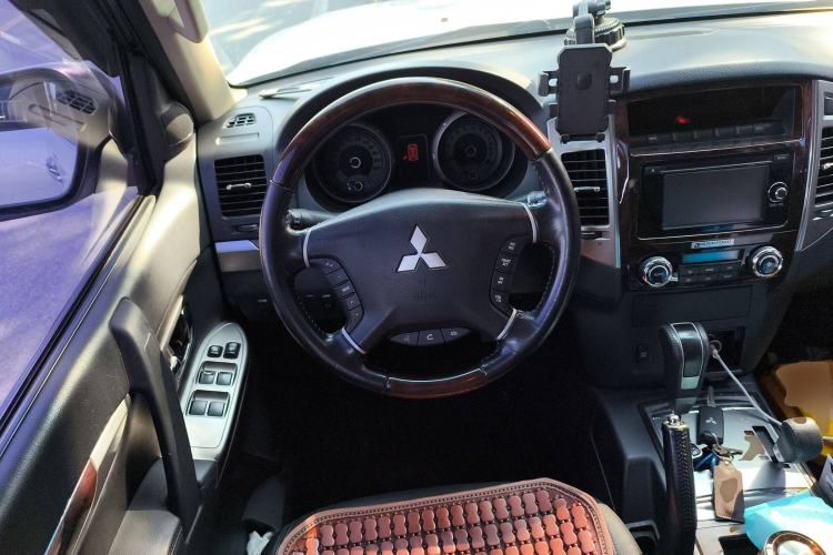 Used Mitsubishi Pajero 2018 V97 3.8L 5-Door GLS Sunroof – Middle East
