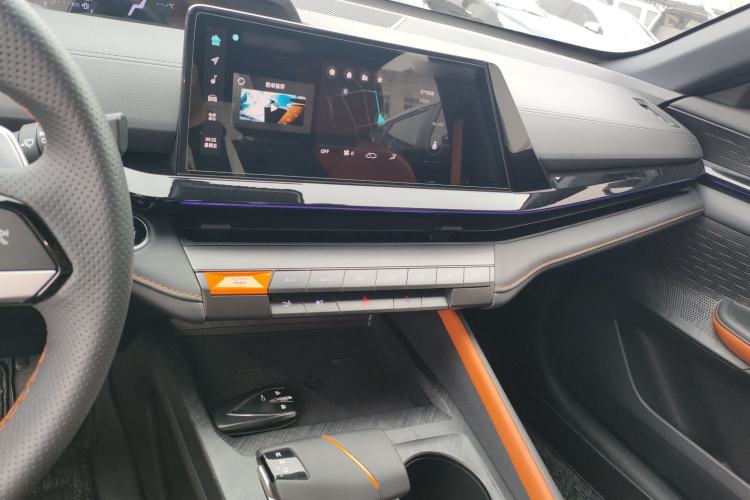 Used CHANGAN UNI-V 2022 1.5T Prestige Version Center Console