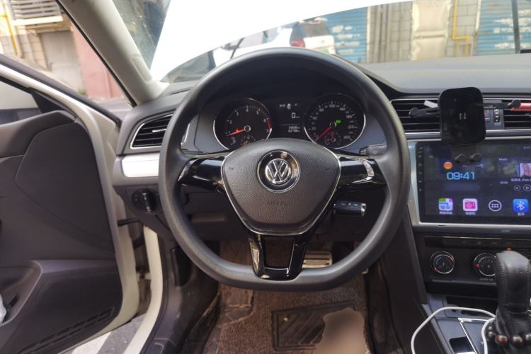 Used Volkswagen Lamando 2015 230TSI DSG Fashion Edition
