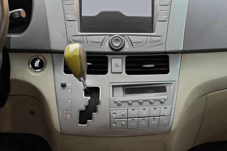 Used BYD M6 2013 2.4L Automatic Luxury Model
