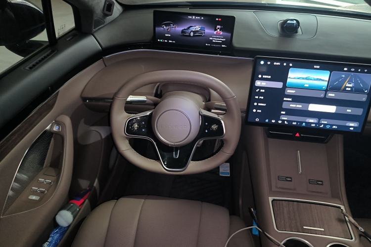 Used Hima Luxeed R7 2024 All-Electric 802 km Max Steering Wheel