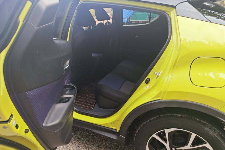 Used Toyota C-HR 2018 2.0L Leading with Sunroof China VI Standard