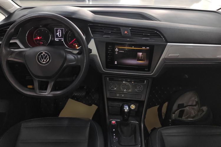 Used Volkswagen Touran 2021 Volkswagen Touran L 280TSI DSG Style Edition 7 Seats Center Console