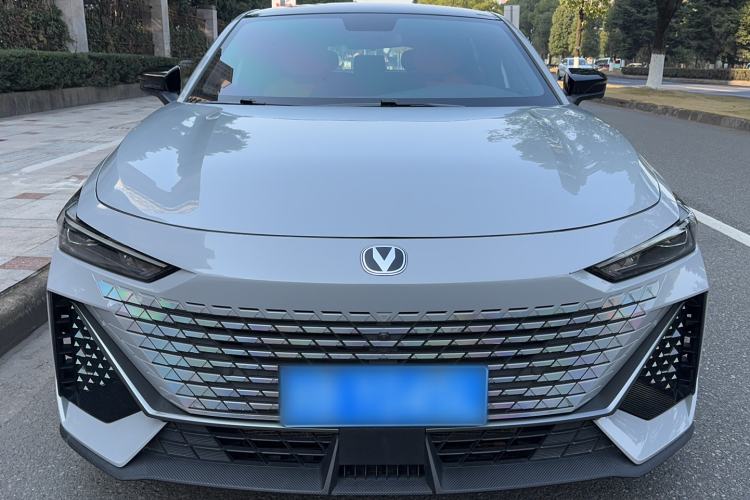 Used Changan UNI-V 2022 1.5T Prestige Version
