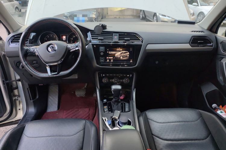 Used Volkswagen Tiguan L 2018 Facelift 330TSI Automatic Two-Wheel Drive Luxury Edition Center Console