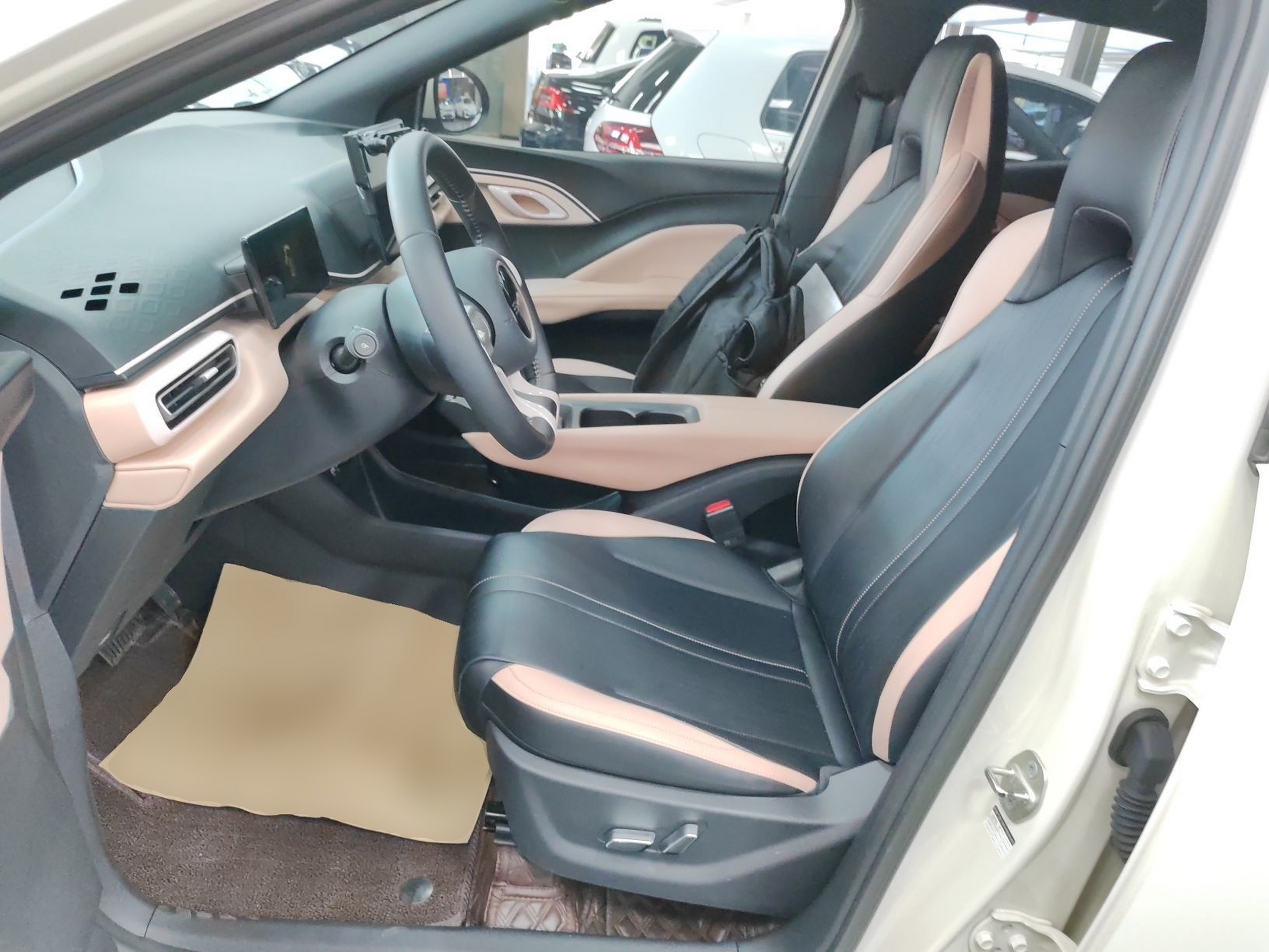 Переднее сиденье в автомобиле