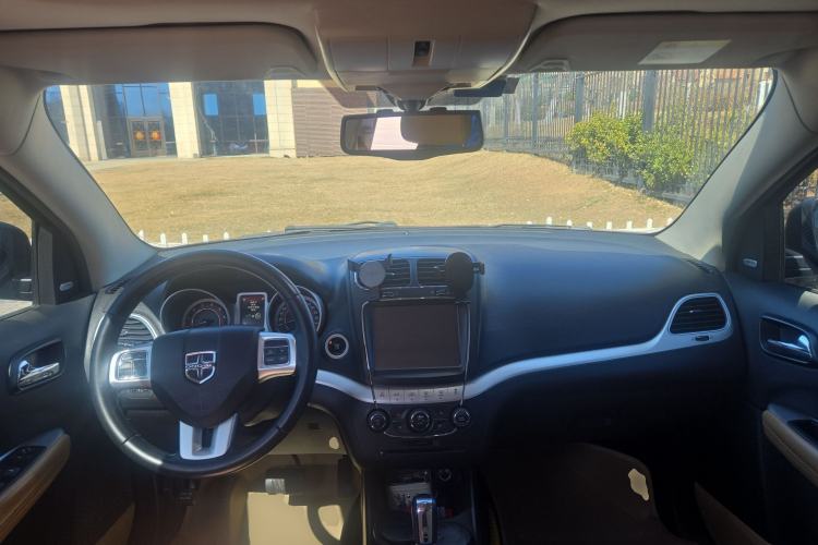 Used Dodge Journey 2013 2.4L Two-Wheel Drive Luxury Version