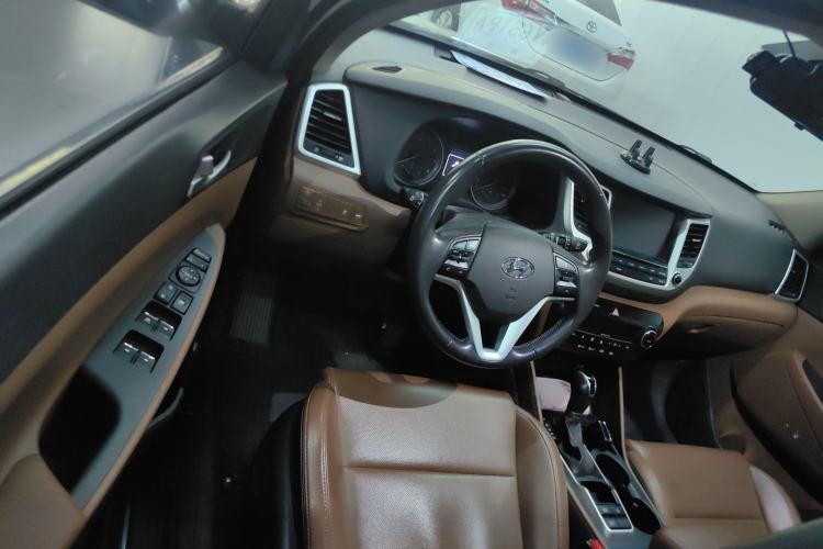 Used Hyundai Tucson 2015 1.6T Dual-Clutch Two-Wheel-Drive Leading Model