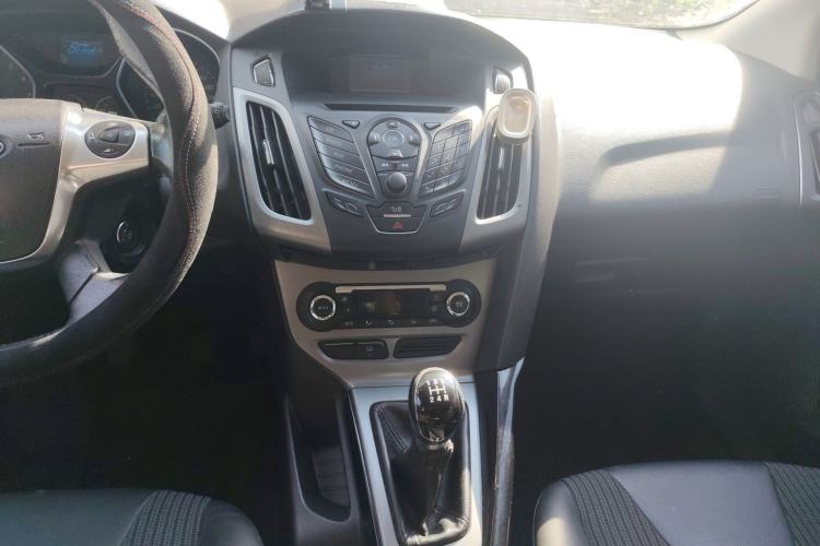 Used Ford Focus 2012 Hatchback 1.6L Manual Fashion Edition
