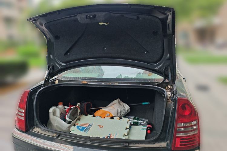 Used Chrysler 300C 2006 2.7L Luxury Edition Trunk