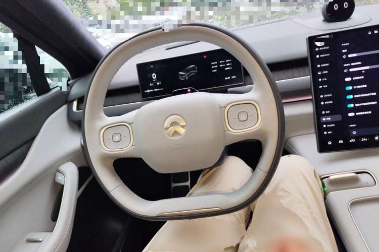 Used Nio ES8 2024 75 kWh Executive Edition Steering Wheel