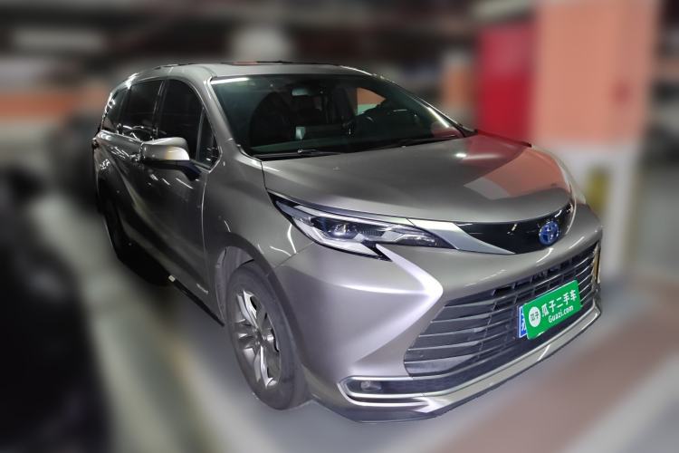 Used Toyota SIENNA 2021 2.5L Hybrid Ultimate Edition Front Right 45 Deg