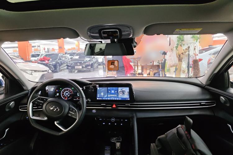 Used Hyundai Elantra 2022 1.5L CVT LUX Prestige Edition
