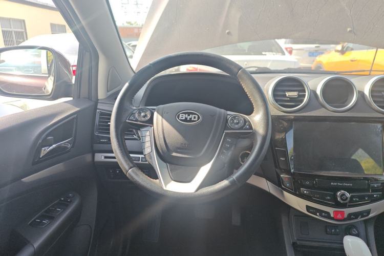 Used BYD S7 2015 2.0T Upgraded Automatic Flagship Version Steering Wheel