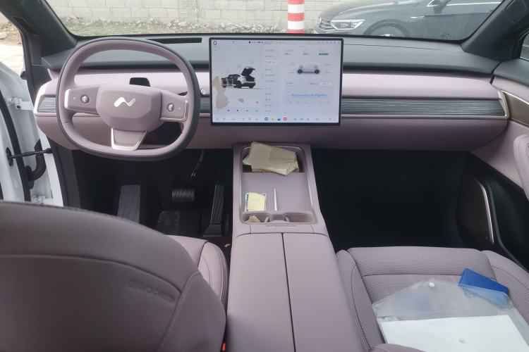 Used ONVO L60 2025 Model—85 kWh All-Wheel-Drive Version
