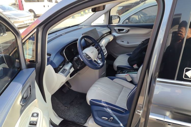 Used Roewe iMAX8 2022 400TGI Prestige Edition
