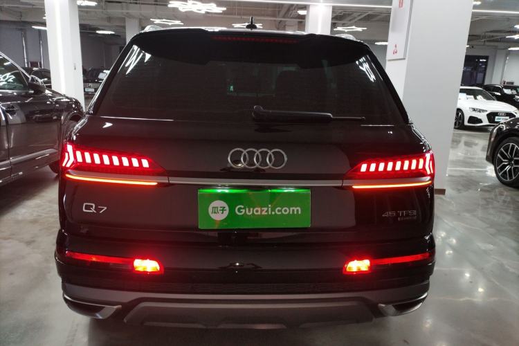 Used Audi Q7 2023 45 TFSI quattro S line Sport model
