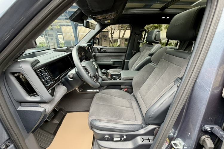 Used Formula Leopard 5 2023 Cloud Ride Flagship Edition
