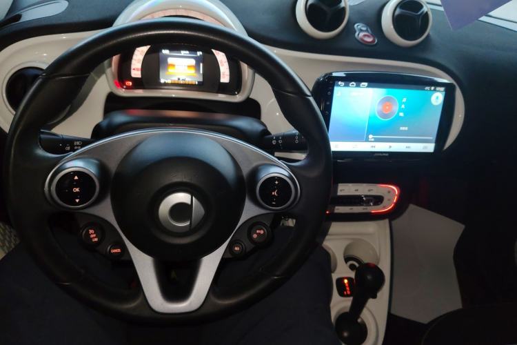 Used smart forfour 2016 1.0L 52 kW Passion Edition
