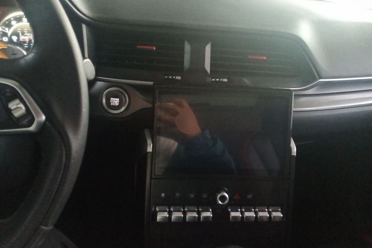 Used Haval H4 2018 Red-Label 1.5 GDIT DCT Fashion Edition Center Console