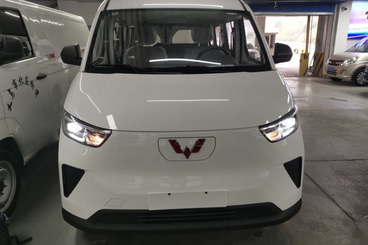Used Wuling Yangguang 2025 Model 310KM Bus Edition—Customized by CATL