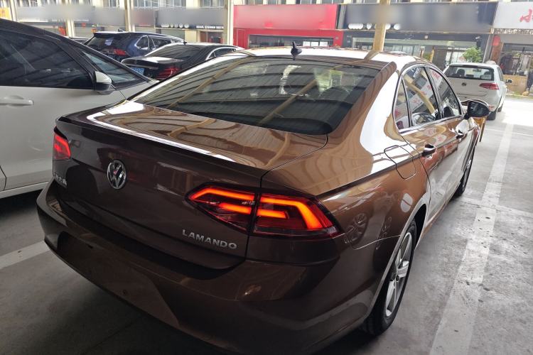 Used Volkswagen Lamando 2015 230TSI DSG Fashion Edition Rear Right 45 Deg