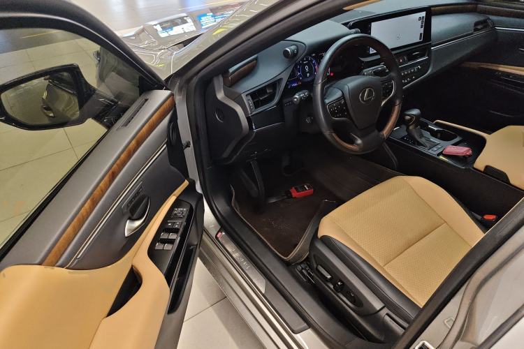 Used Lexus ES 2023 200 Luxury Edition
