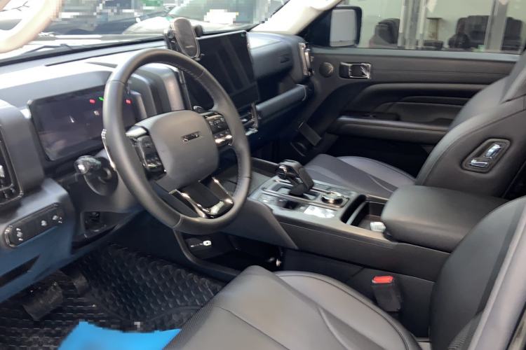 Used Haval H9 2025 Model 2.0T Gasoline Four-wheel-drive Warrior Edition Interior 2