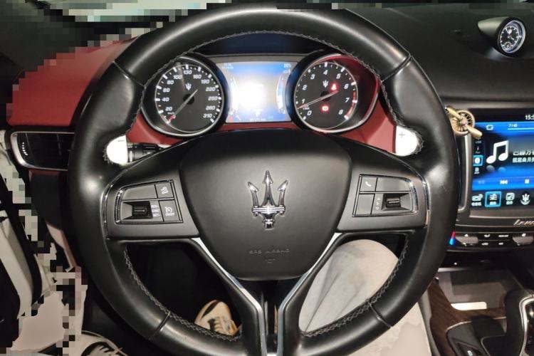 Used Maserati Levante 2016 3.0T Standard Edition Steering Wheel