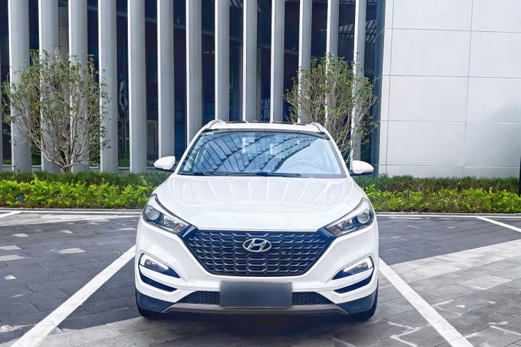 Used Hyundai Tucson 2015 1.6T Dual-Clutch Two-Wheel-Drive Smart Model Exterior 1