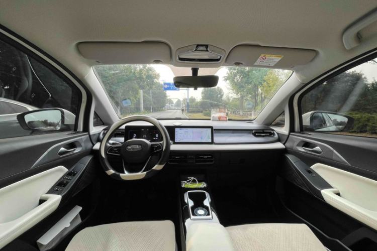 Used Geometry E Firefly 2024 301km Flowing Light Interior 2