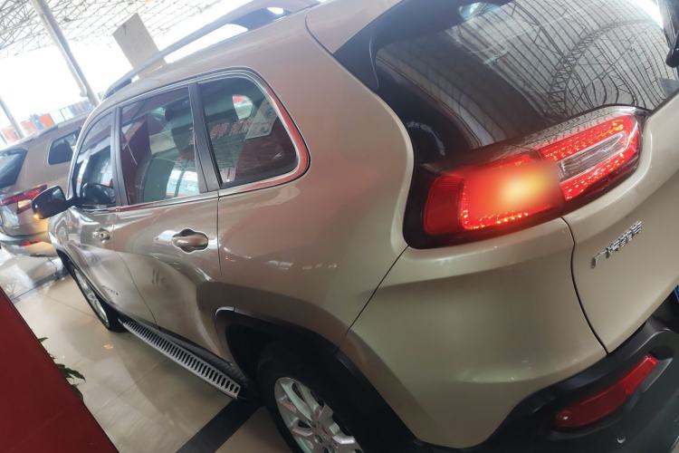 Used Jeep Cherokee 2016 2.4L Leading Edition
