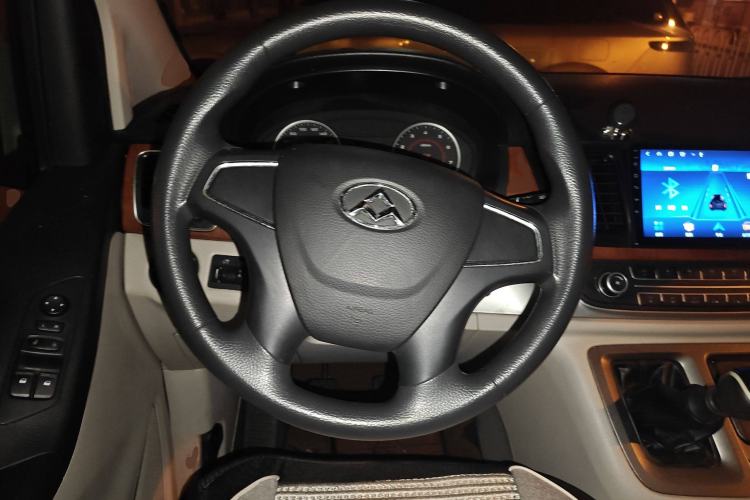 Used SAIC MAXUS G10 2015 2.0T Manual Anniversary Edition
