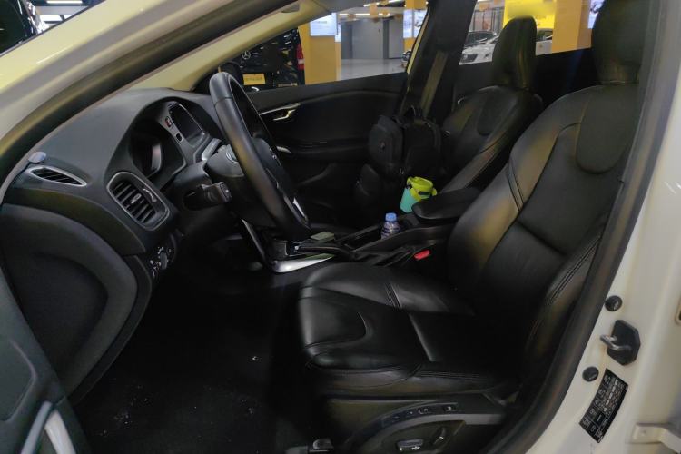 Used Volvo V40 2019 T3 Zhiyi Edition
