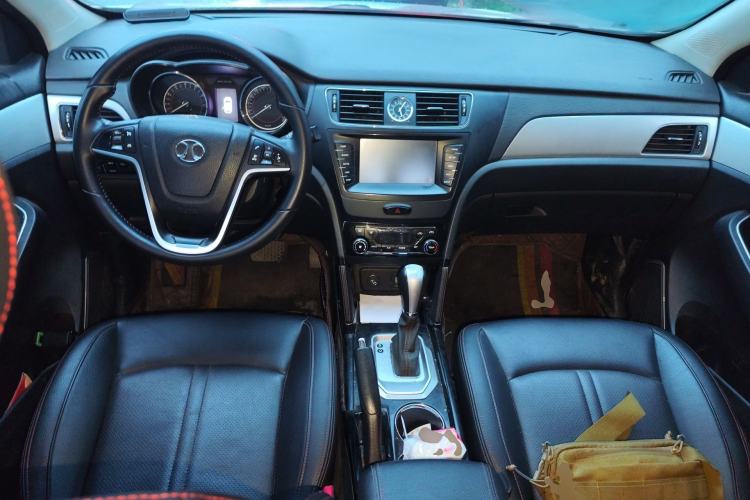 Used BAIC Senova X55 2016 1.5T CVT Elite Edition Center Console