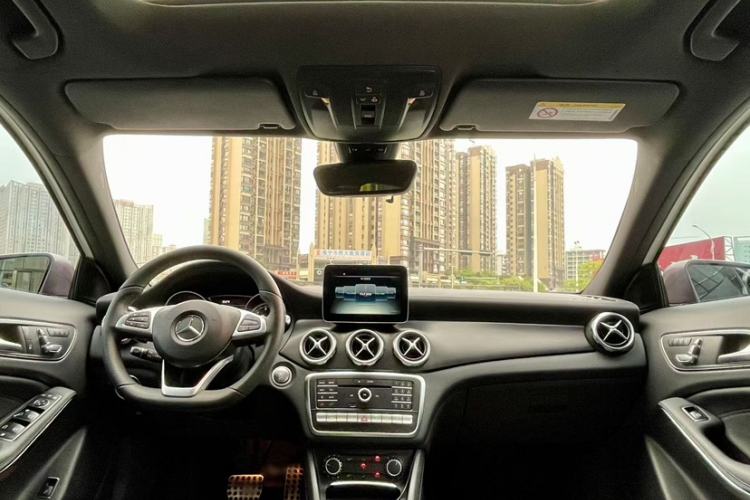 Used Mercedes-Benz GLA 2017 GLA 260 4MATIC Sport Edition Interior 4