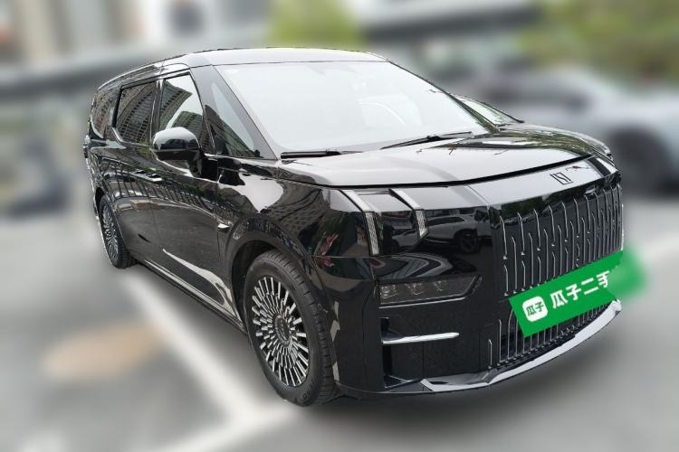 Used Zeekr 009 2022 WE Edition Front Right 45 Deg