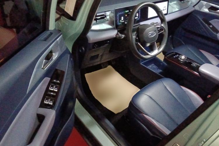 Used Geometry E Firefly 2023 320KM Cute & Handsome Tiger 5 Seats