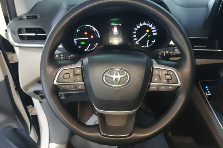 Used Toyota Sienna 2023 2.5L Hybrid Comfort Edition
