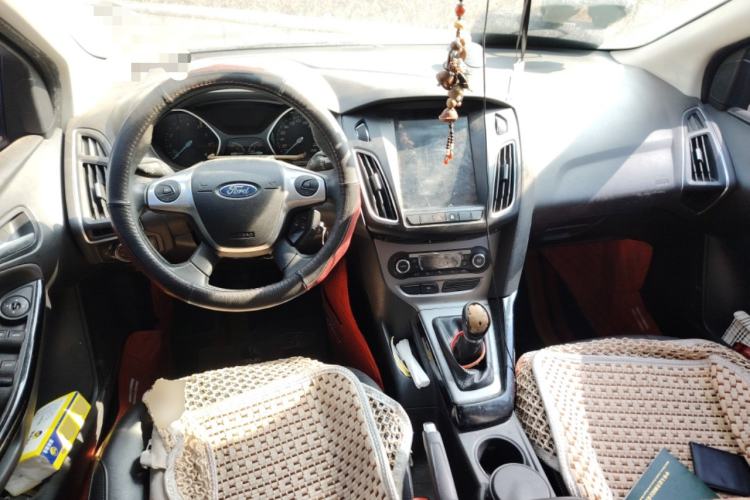 Used Ford Focus 2012 Sedan 1.6L Manual Fashion Edition
