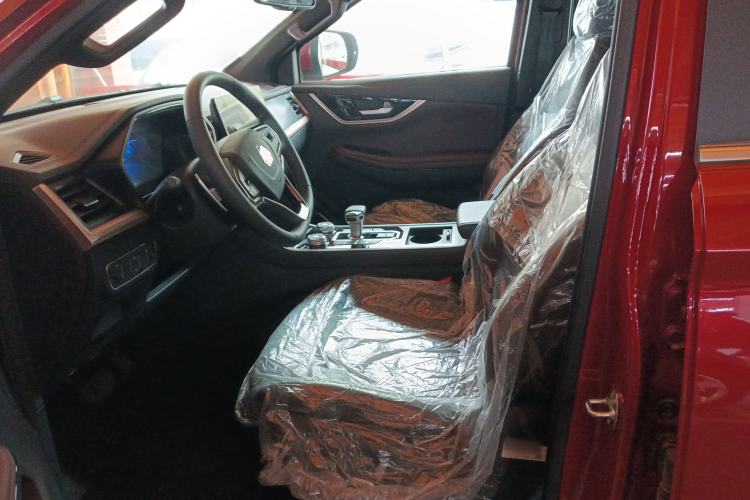 Used Sinotruk BOLDEN 2024 Passenger Version 2.0T Automatic Diesel 4x4 Standard Wheelbase Luxury Edition