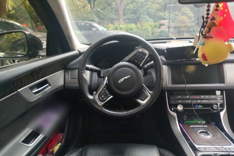 Used Jaguar XFL 2020 XFL 2.0T P250 Four-Wheel Drive Luxury Edition Steering Wheel