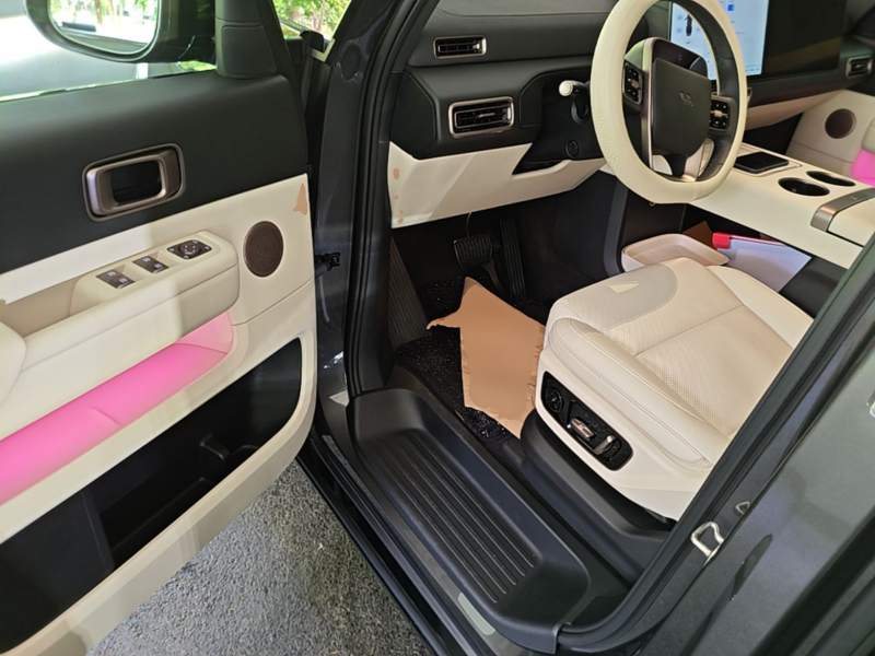 Used Li Auto MEGA 2025 Home Family Special Edition — 15