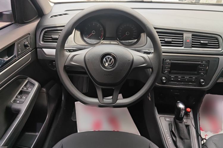Used Volkswagen Gran Lavida 2015 1.6L Automatic Fashion Edition Steering Wheel