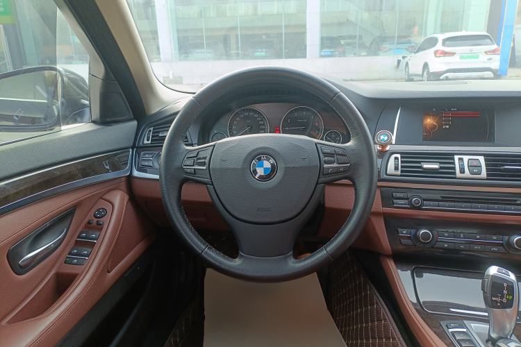 Used BMW 5 Series 2014 525Li Leading Model
