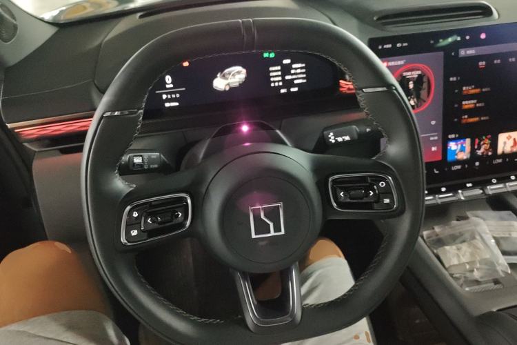 Used Zeekr 7X 2025 100 kWh Long-Range Rear-Wheel Drive with Intelligent Driving Features Steering Wheel