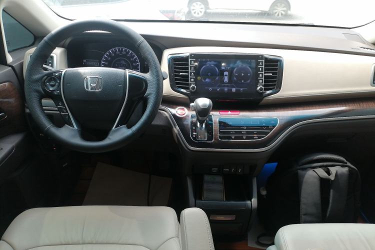 Used Honda Odyssey 2015 Revised 2.4L Luxury Edition Center Console