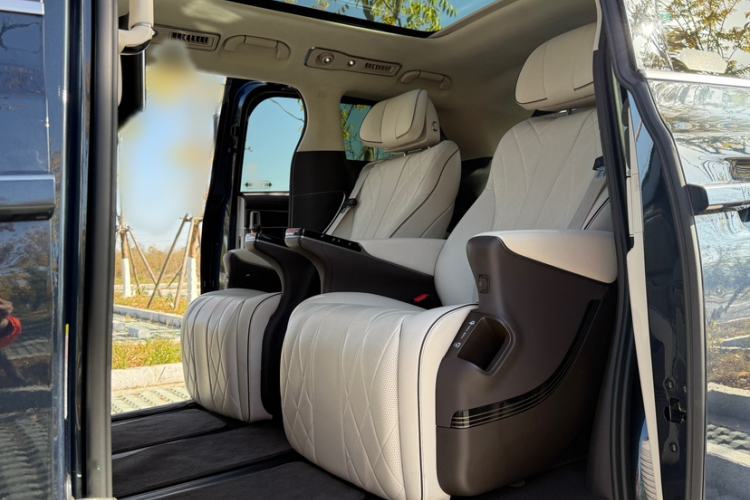 Used Denza D9 2024 DM-i 980 Four-Wheel Drive Flagship Model