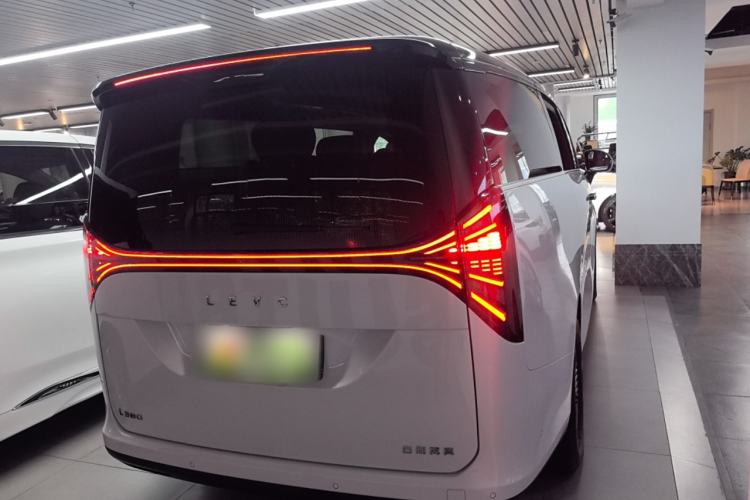 Used Geely Galaxy LEVC L380 2025 825 km Extraordinary Edition
