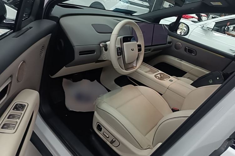 Used Li Auto i6 2025 Model Two-Wheel-Drive Standard Type
